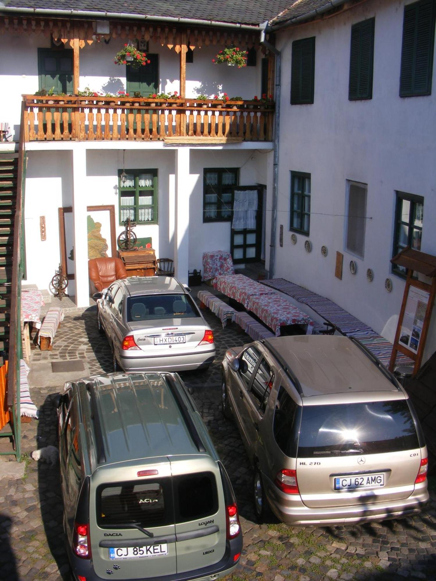 Gobe Csarda Hotel Oradea Bagian luar foto